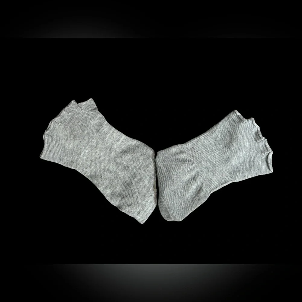 NWOT Gaiam toeless yoga socks with grip on bottom gray